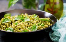 Fusilli con piselli e crema di funghi