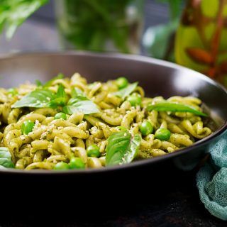 Fusilli con piselli e crema di funghi