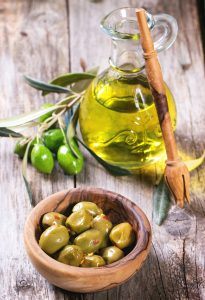 olives and olive oil PUFJN97 Quanto ne sai sull'Olio Extravergine di Oliva?