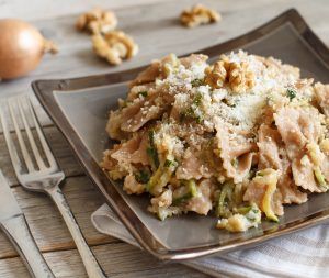 wholegrain pasta with topinambur cream walnuts PJ3RHCG Il topinambur, un tubero alleato della salute