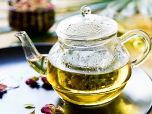 tisana alle erbe aromatiche, assumere tisane carminative con gonfiore addominale