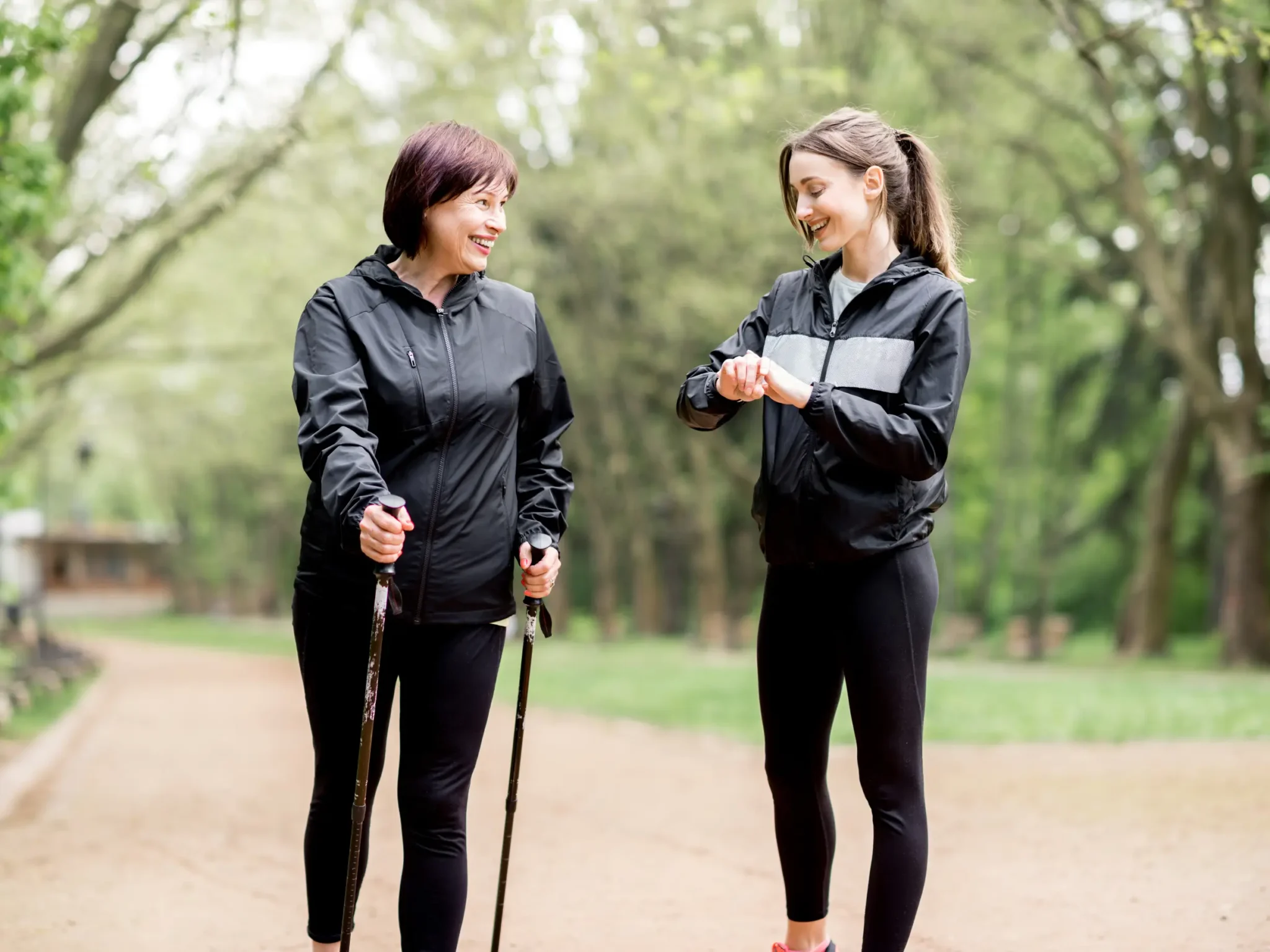 signora che si allena con la personal trainer, indicazioni generali per chi soffre di cardiopatia