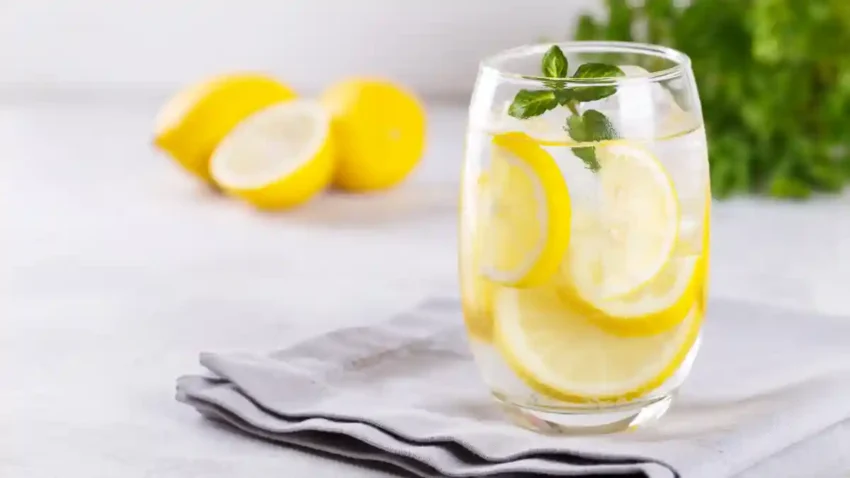 Acqua e limone: tra falsi miti e realtà