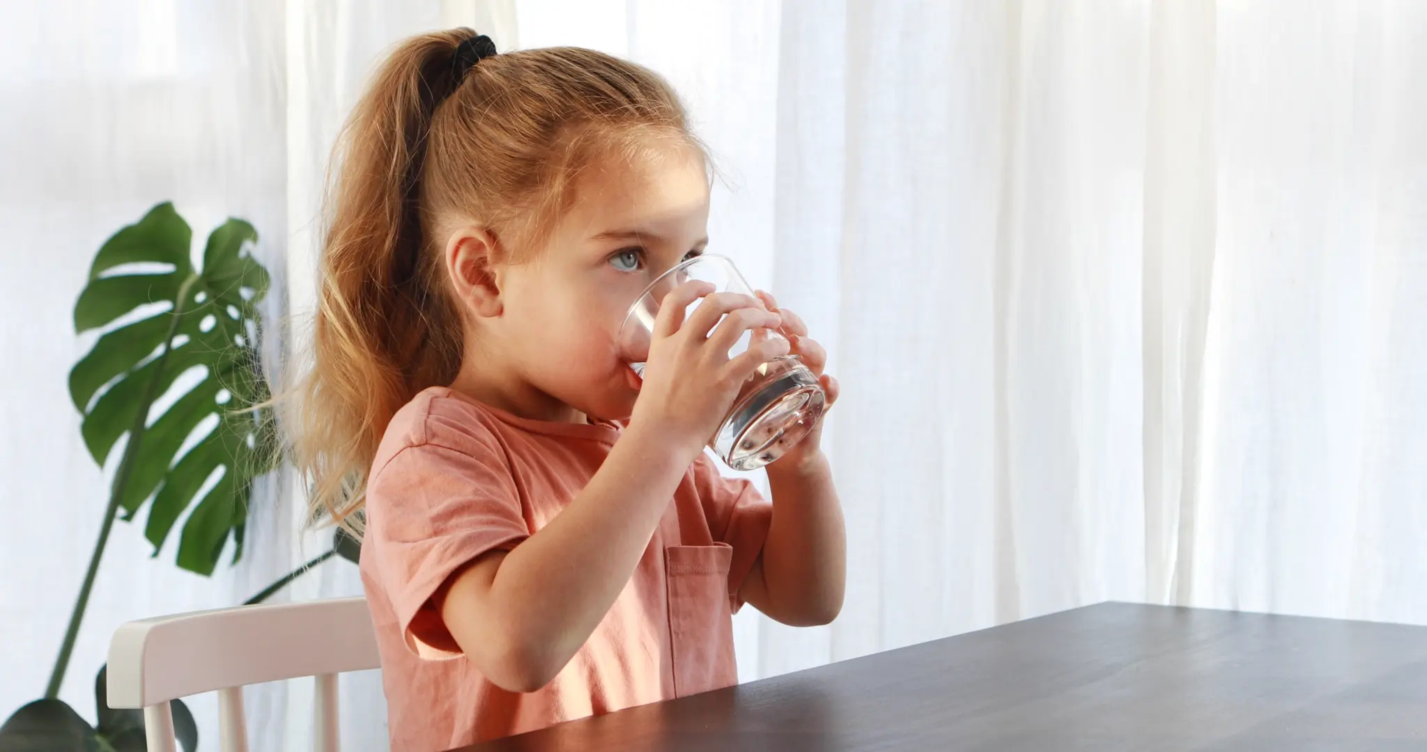 quanta acqua bere al giorno per i bambini