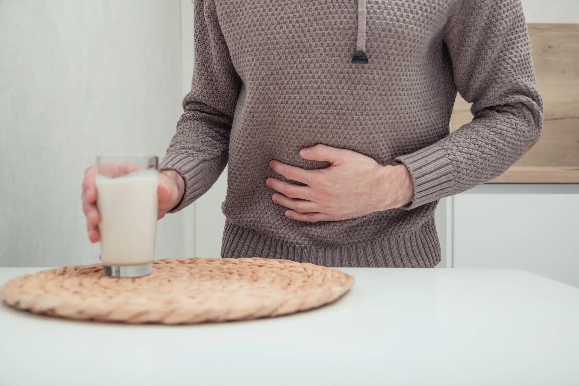 il gonfiore addominale può essere dovuto alle intolleranze alimentari ad esempio al lattosio