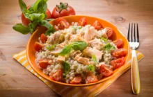 insalata di farro con orata e pomodorini