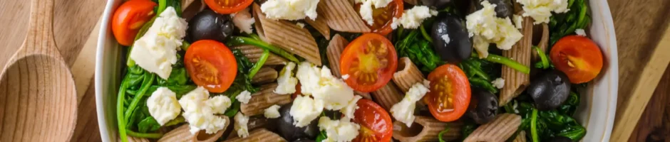 pasta con feta e olive nere