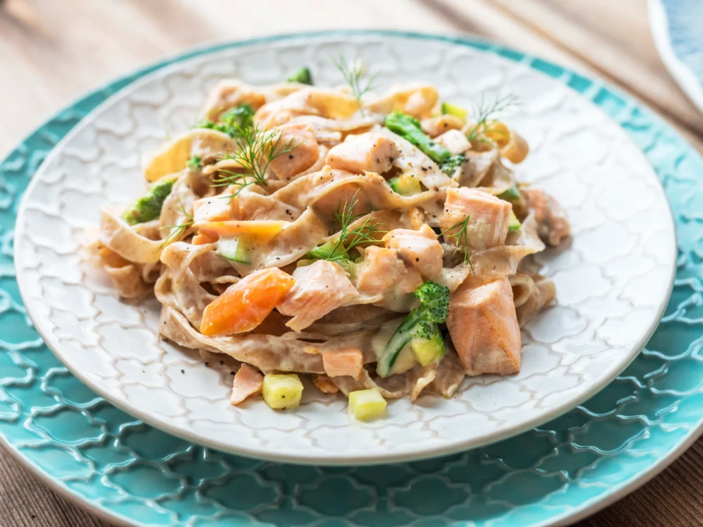 Pasta fredda con salmone e zucchine - Nutrizione Sana
