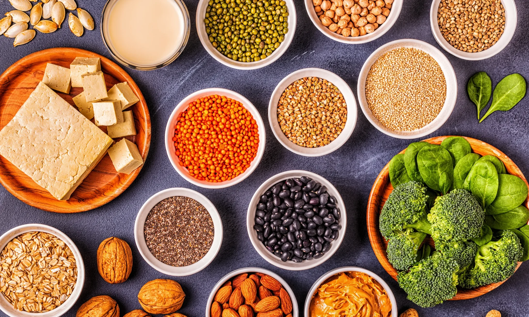 alimenti che contengono proteine e possono essere assunti se si segue un'alimentazione vegetariana e vegana