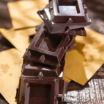 cubetti di cioccolato fondente, per attenuare la voglia di dolce in menopausa