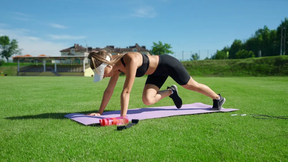 Esercizio Mountain climbers​ aiuta ad ottenere la pancia piatta