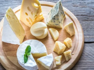 vassoio di formaggi, evitare il consumo di latticini all'interno di una diverticolite dieta specifica