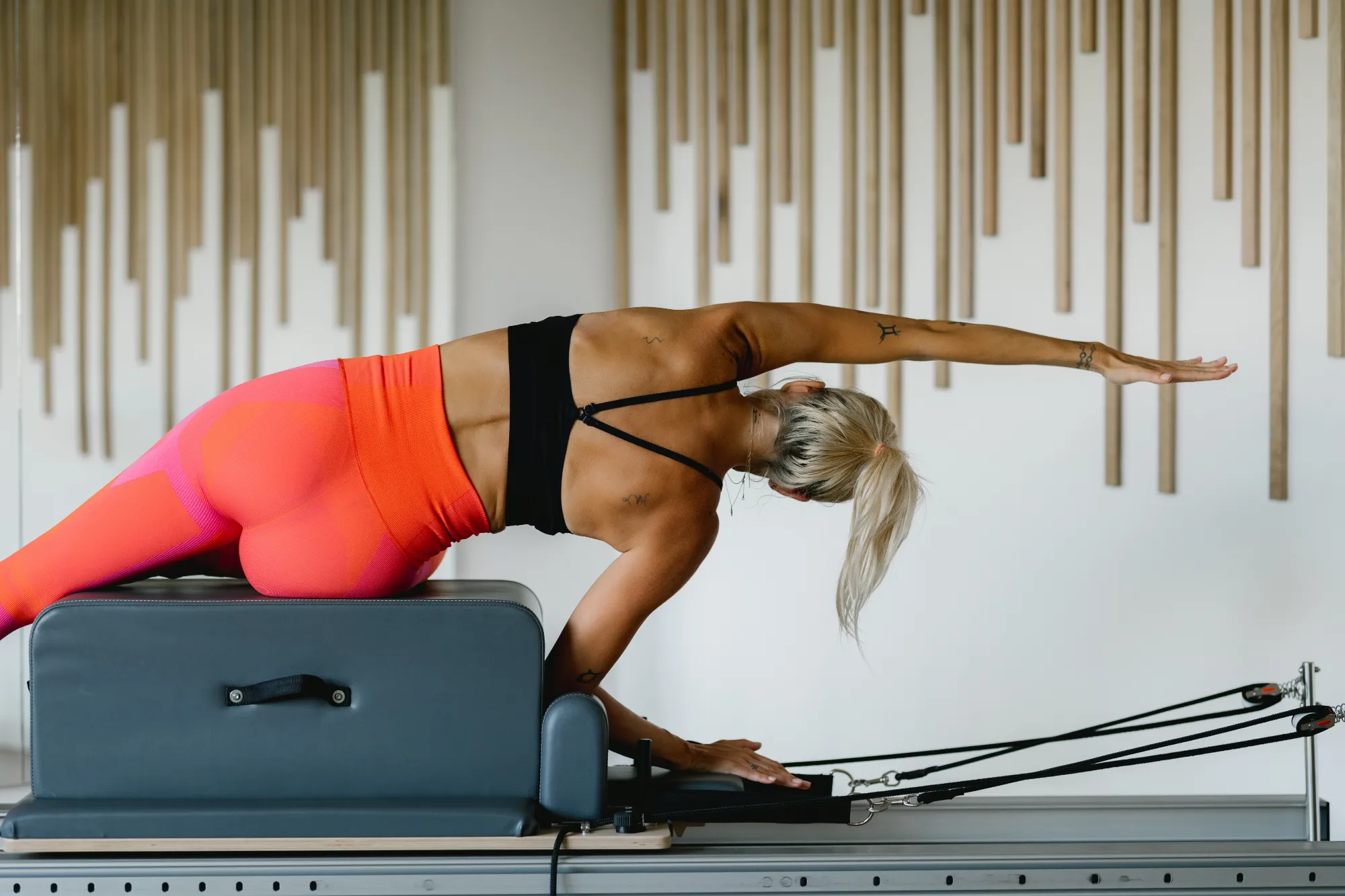 lo yoga e il pilates sono due discipline che permettono di modellare il fisico a pera