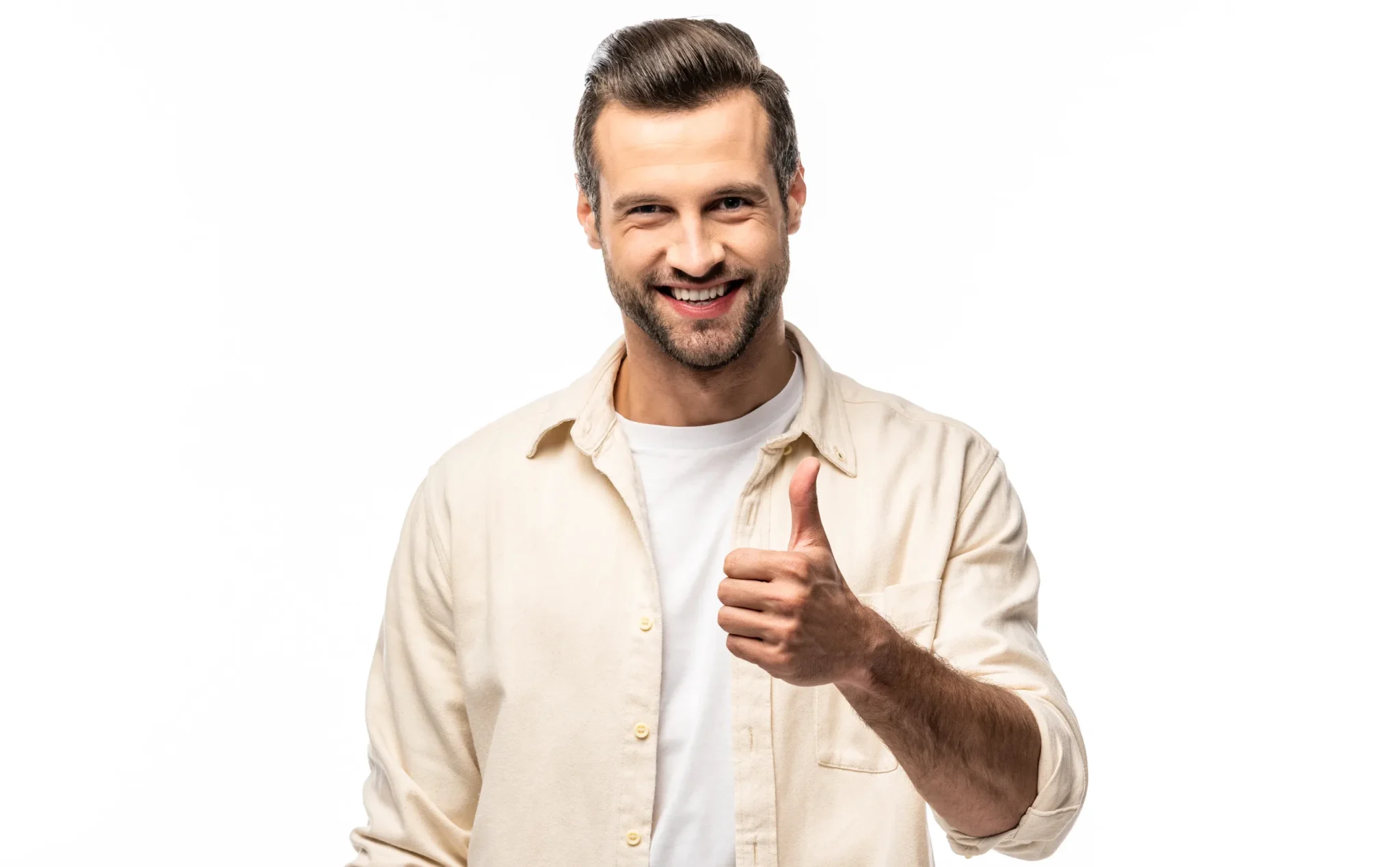uomo entusiasta di iniziare una dieta online con un nutrizionista online