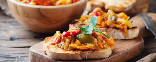 ricetta di Tartine con hummus di Ceci e Verdure croccanti