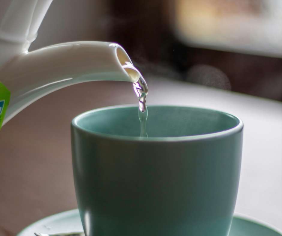 Bere acqua calda fa davvero bene leggi le FAQ