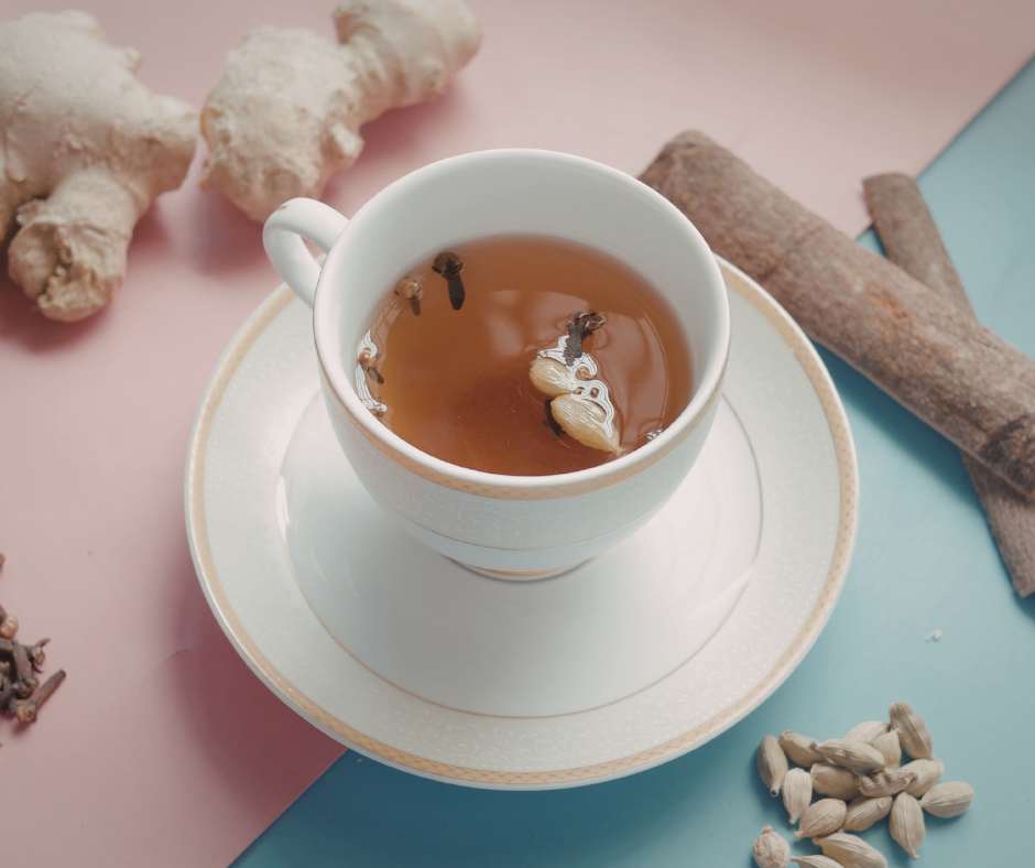 Bere acqua calda fa davvero bene col miele