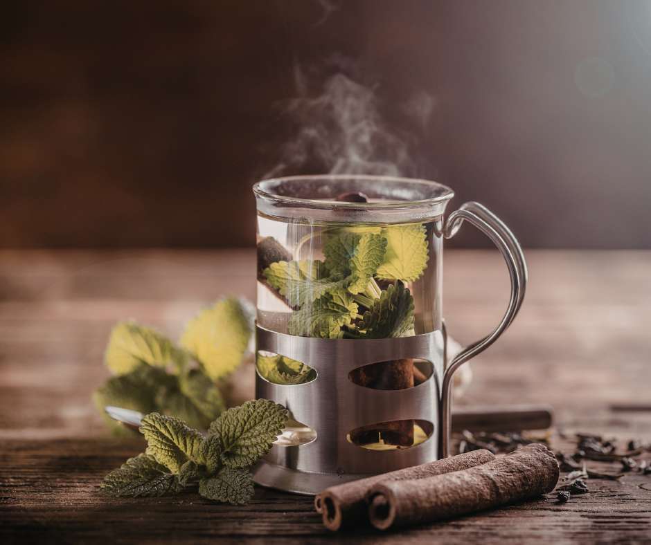 Bere acqua calda fa davvero bene miti e realtà